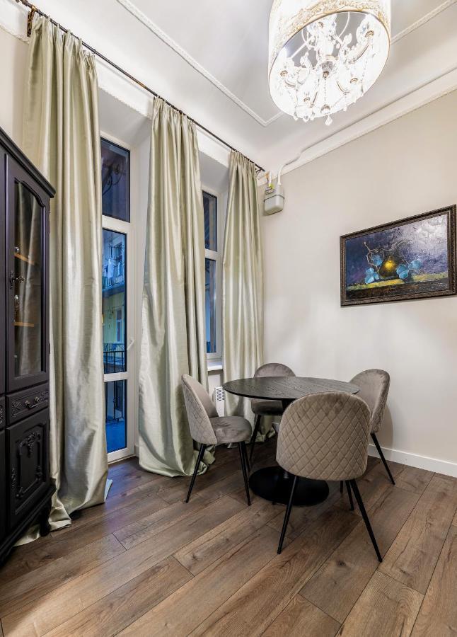 3 Room Apartments , Rohatyntsyv Street Lviv Bagian luar foto