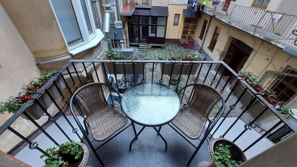 3 Room Apartments , Rohatyntsyv Street Lviv Bagian luar foto